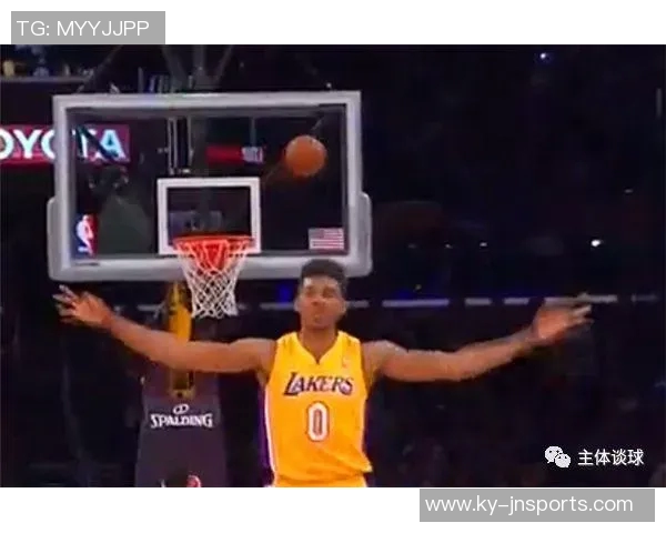 尼克杨谈布克遭遇重演称强行打控卫让人无奈 尼克杨谈布克遭遇重演称强行打控卫让人无奈