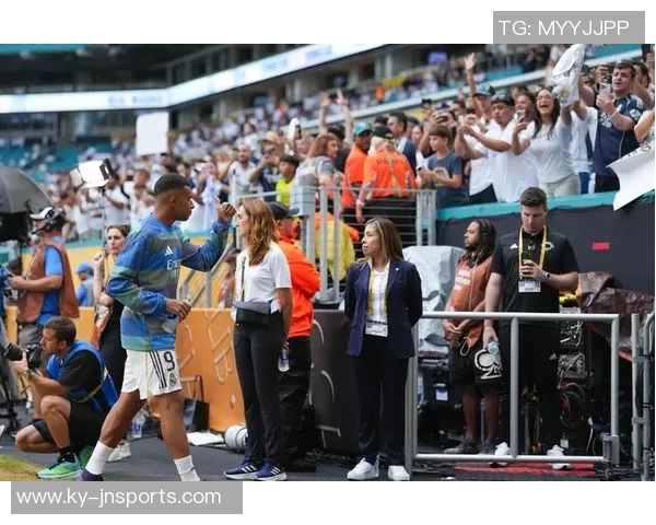 姆巴佩分享弟弟绝平巴黎庆祝瞬间感慨剧情太疯狂我的明星小弟真棒 姆巴佩分享弟弟绝平巴黎庆祝瞬间感慨剧情太疯狂我的明星小弟真棒