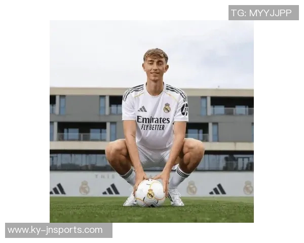 赫伊森以20岁223天的年龄成为西甲历史上最年轻进球后卫 赫伊森以20岁223天的年龄成为西甲历史上最年轻进球后卫