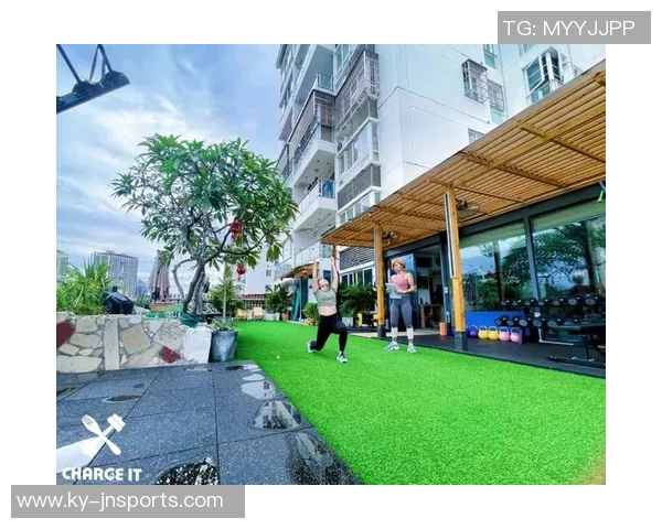 布雷默膝盖手术后六周伤缺康复中分享健身房训练进展 布雷默膝盖手术后六周伤缺康复中分享健身房训练进展